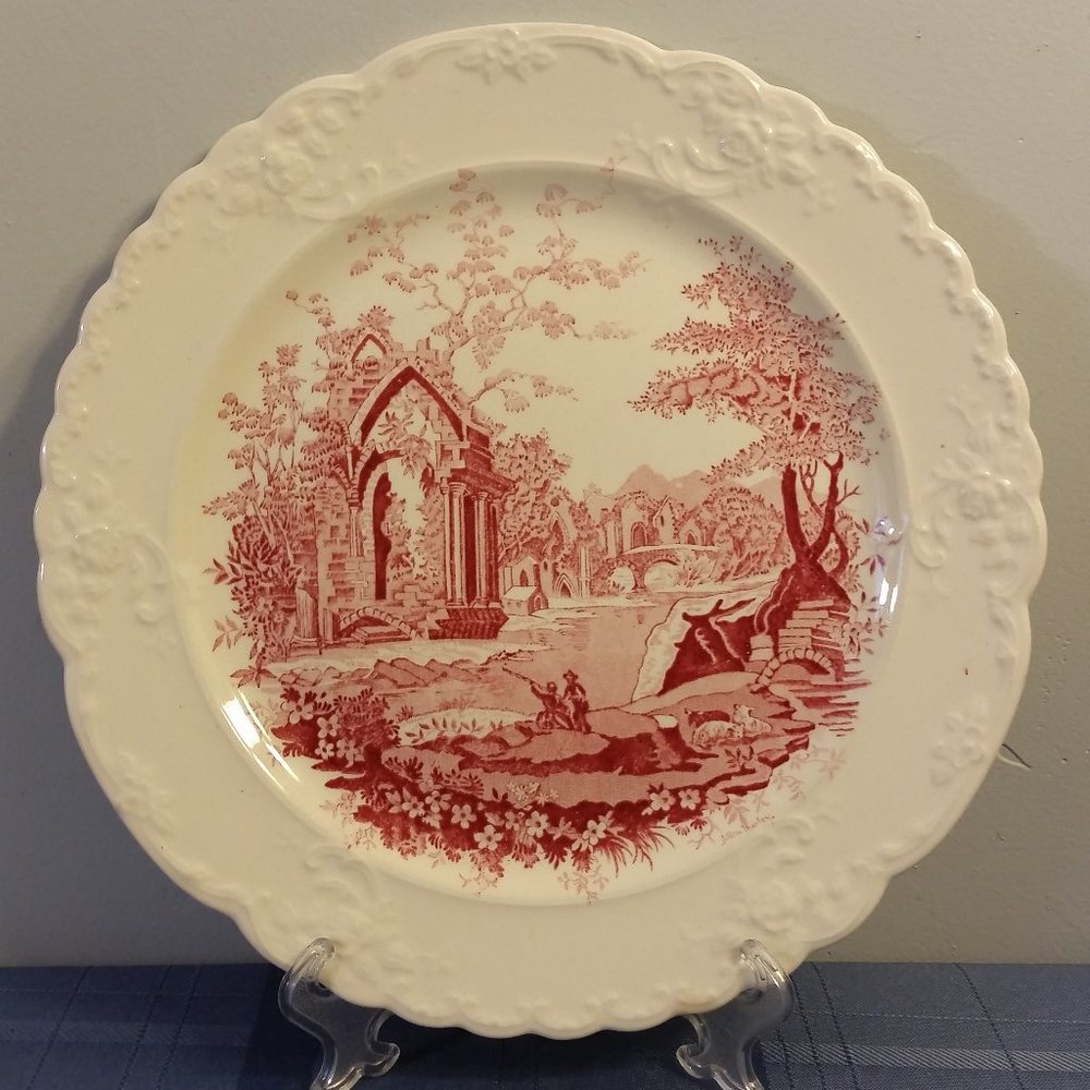 Vintage Taylor Smith & Taylor English Abbey 10" dinner plate, red and white